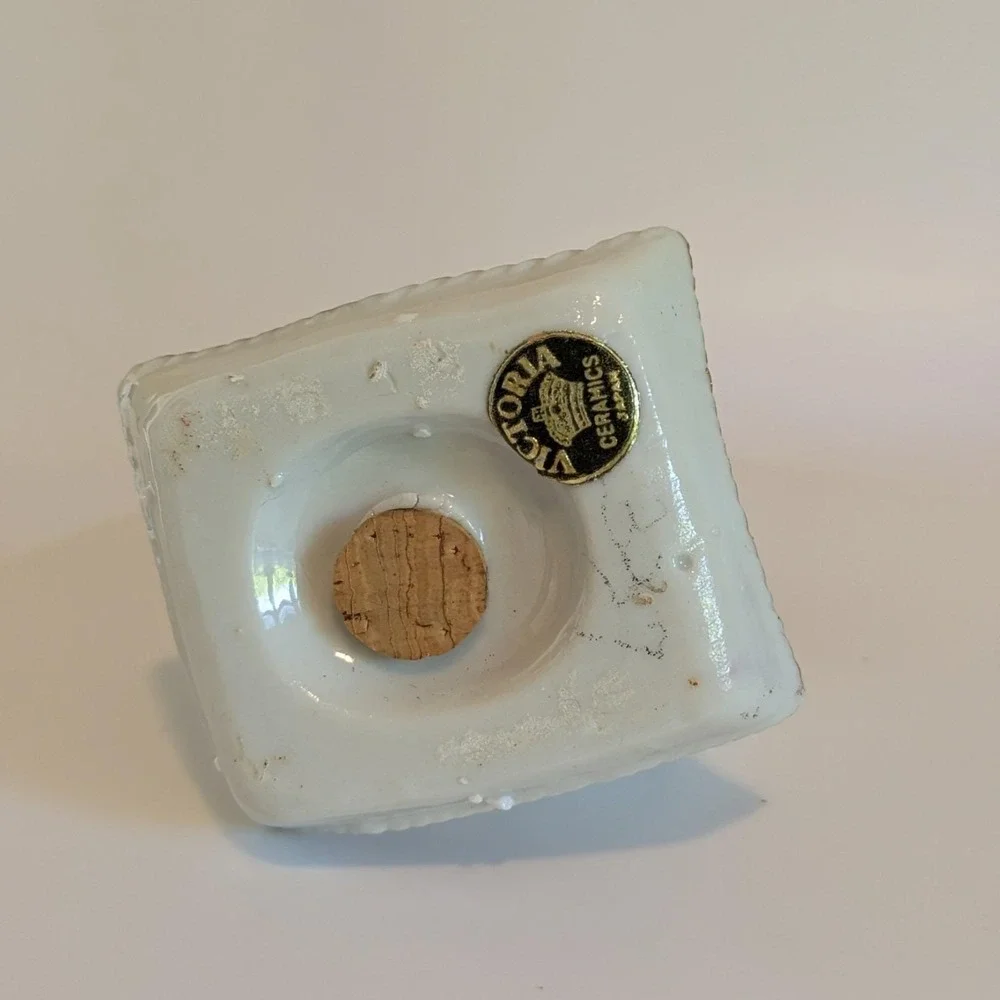 Vintage Victoria Ceramic Sugar Textured Cats On‎ Pillows Salt & Pepper Japan MCM